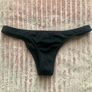XS Victoria’s Secret cheeky bikini bottoms 🖤👙